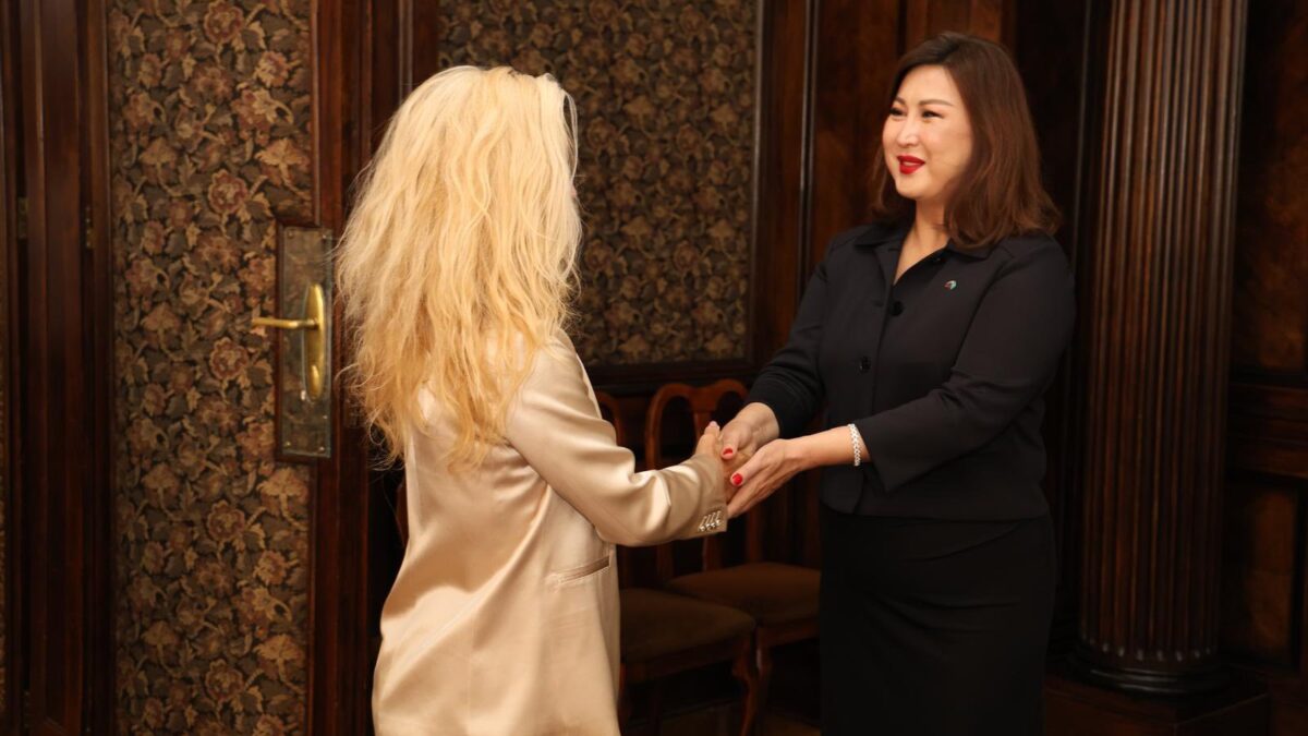 Martina Šimkovičová: Dnes som na ministerstve kultúry prijala veľvyslankyňu Kazašskej republiky Zhannu Saginovovú. Diskut