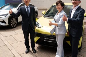 BYD už poráža Teslu. Jeho nový európsky plán ukazuje, prečo má nakročené k domin...