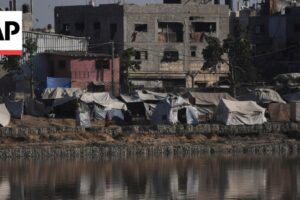 Vysídlení Palestínčania v Gaze sa obávajú hroziaceho pretečenia nádrže s odpadov...