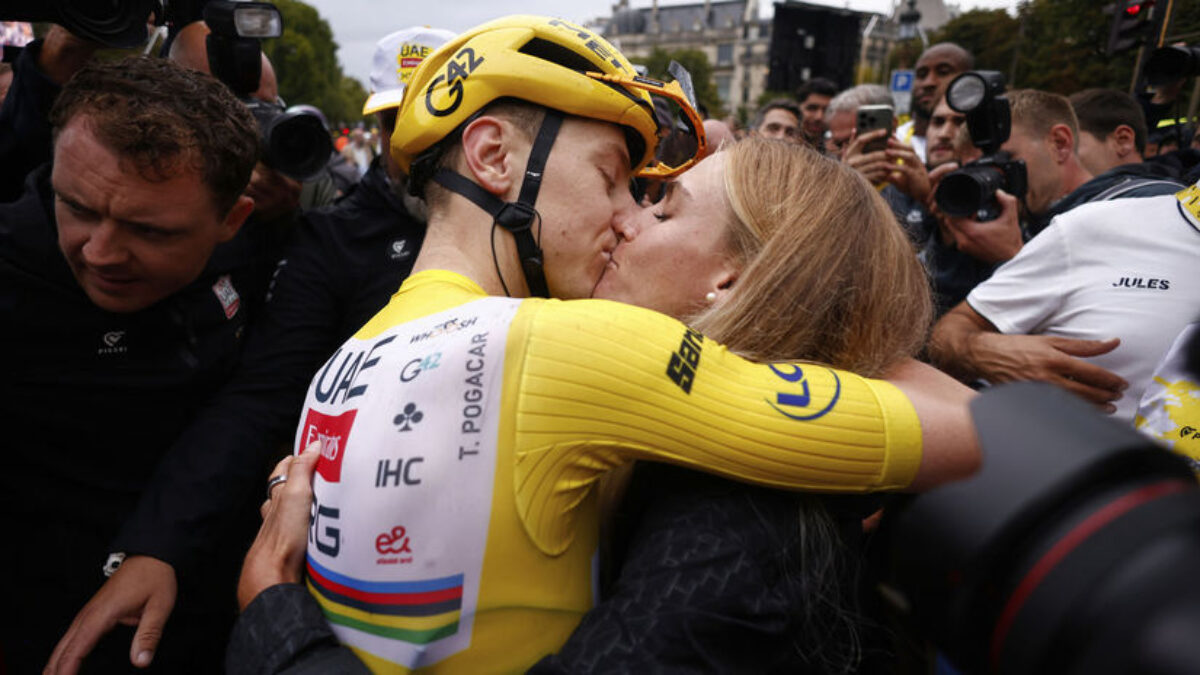 Pogačarova Tour bola brutálna: Aj šampión má právo na zlú náladu. Konkurencia má smolu, Arabi mu kúpili takmer všetko.