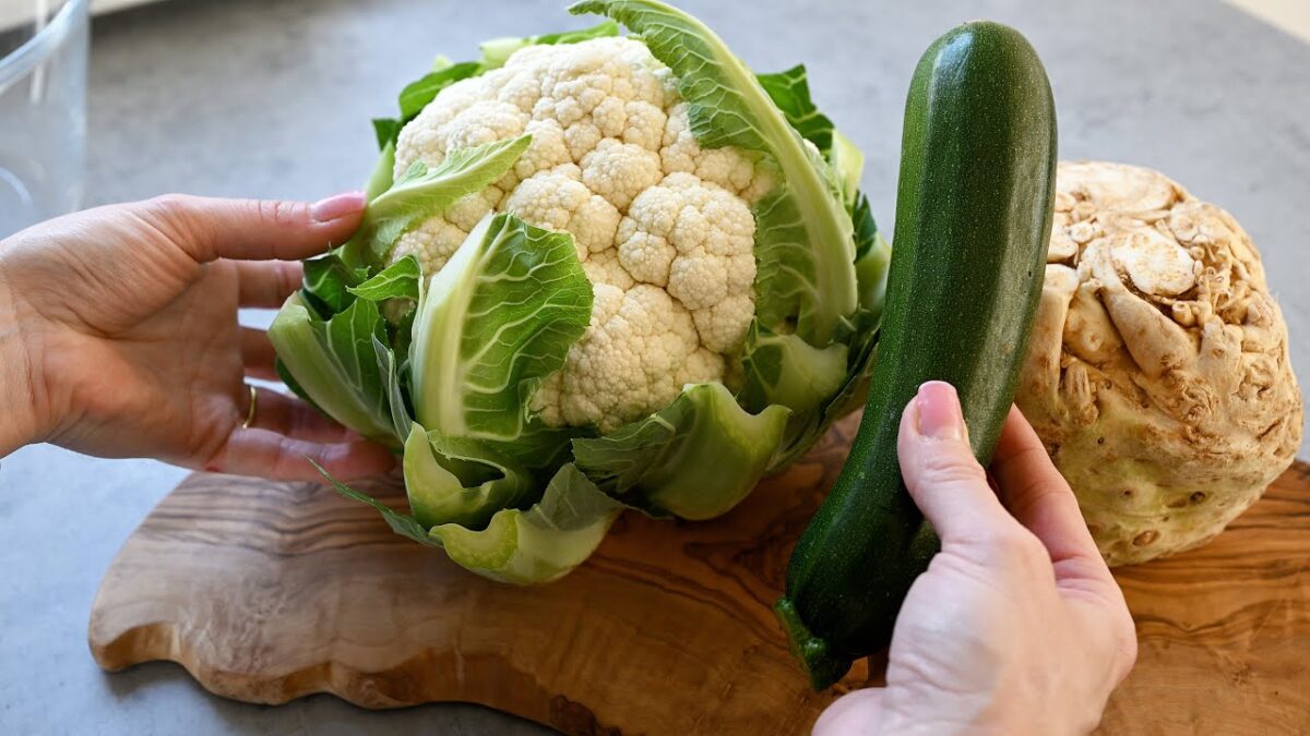 Chrumkavé zeleninové hranolčeky s krémovým uhorkovým dipom – vegánske a úžasne chutné!