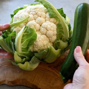 Chrumkavé zeleninové hranolčeky s krémovým uhorkovým dipom – vegánske a úž...