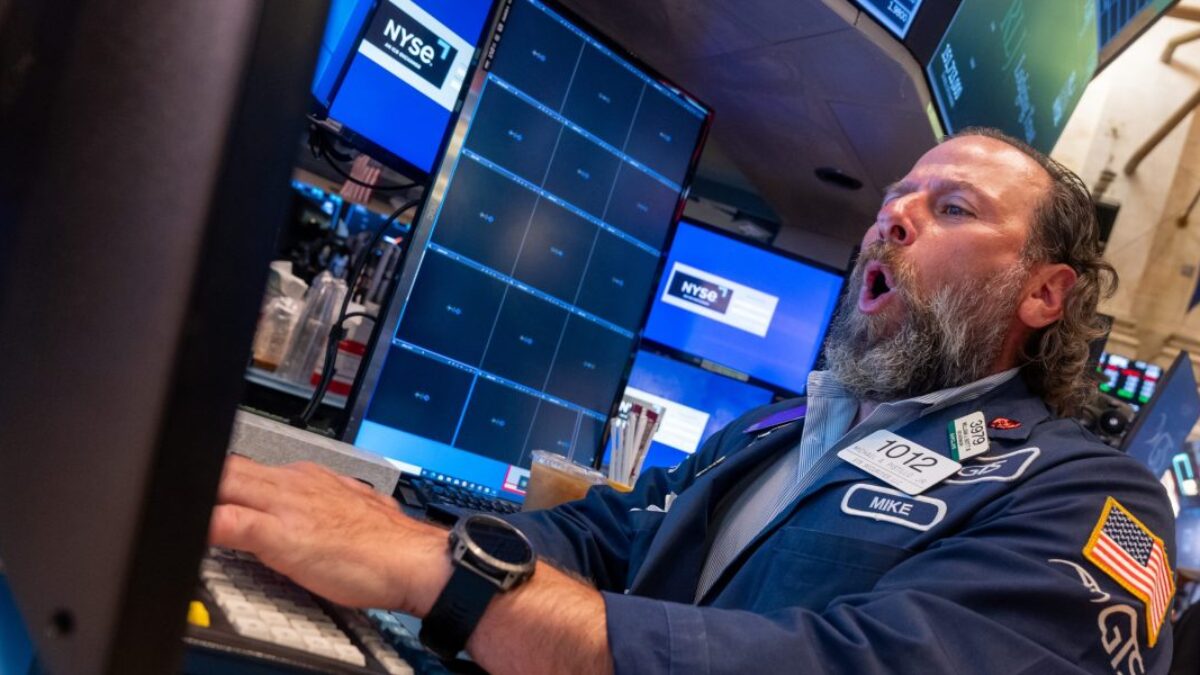 Akciový trh dnes: Futures na Dow rastú vďaka obchodnej dohode medzi USA a EÚ.