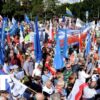 Tisíce demonštrujú vo Varšave proti migrácii, nacionalisti žiadajú kontrolu hran...