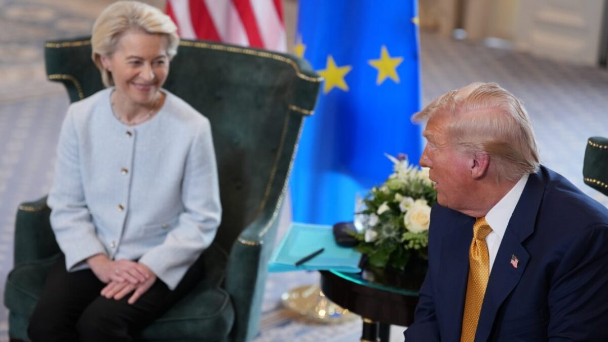 USA a EÚ dosiahli obchodnú dohodu stanovujúcu paušálne 15 % clá