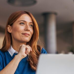 Umelá inteligencia spôsobuje masové prepúšťanie v technológiách, ale inde zvyšuj...