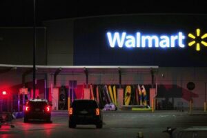 Muž útočil nožom v predajni Walmart v Michigane v USA.