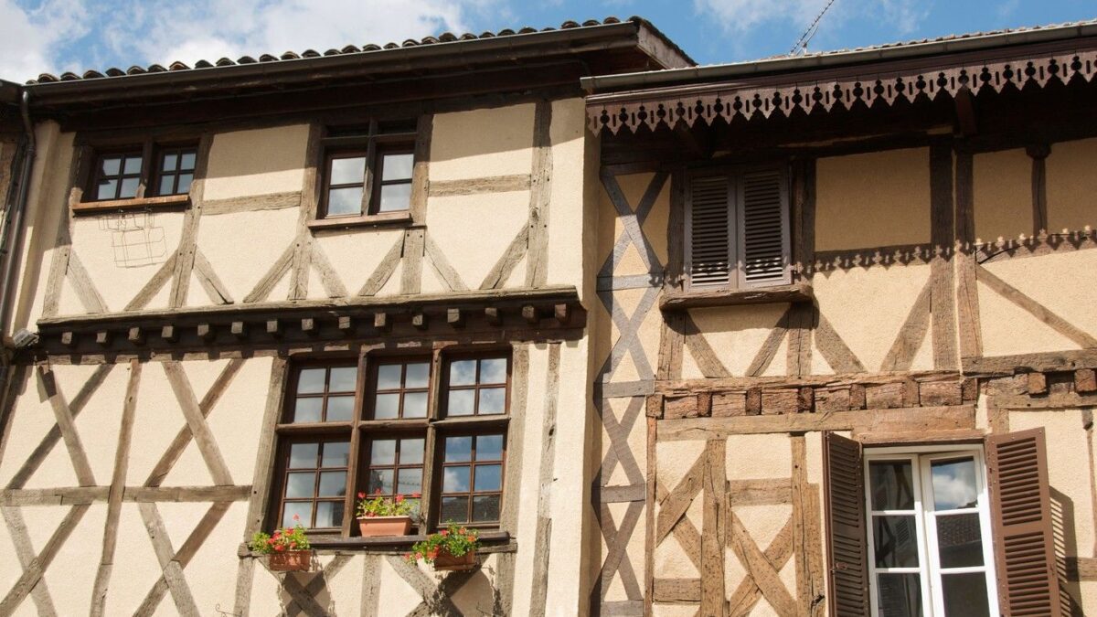 Riešenie bytovej krízy? Vo Francúzsku dom za euro, v Írsku dva milióny za presťahovanie