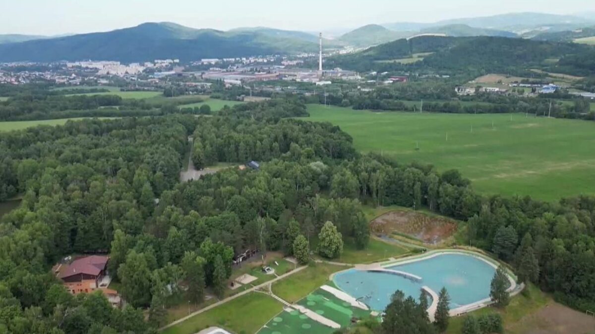 stv1-kupalisko-7aa1e3a4-56f3-4a3b-a9de-004f8dc9a757_001-e1753551954339.jpg Biokúpalisko v Snine zostáva zatvorené, dôvodom je spor.