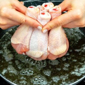 Naučil som všetkých svojich priateľov robiť lepšie kuracie stehná ako z KFC!