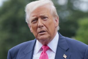 GettyImages-2225249303-e1753466191855.jpg Trump hovorí, že vám možno bude chcieť dať šek na vrátenie cla: „Malý raba...