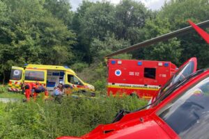 Pri tragickej nehode neďaleko Košíc musel zasahovať vrtuľník.