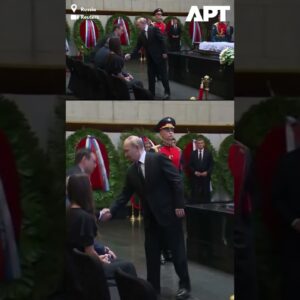 Úprimná pocta: Putin sa lúči s bývalou spolužiačkou a predsedníčkou Najvyššieho ...