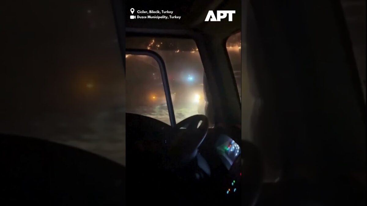 Rozsiahly lesný požiar už štvrtý deň zúri v severozápadnom Turecku.