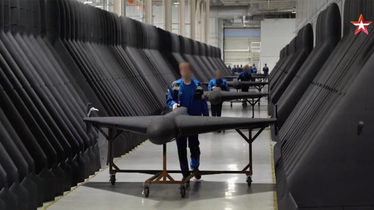 Rusko predviedlo mrazivú výrobu samovražedných dronov. Svoje miesto v nej má aj Stalin