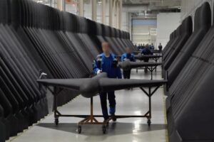 Rusko predviedlo mrazivú výrobu samovražedných dronov. Svoje miesto v nej má aj ...