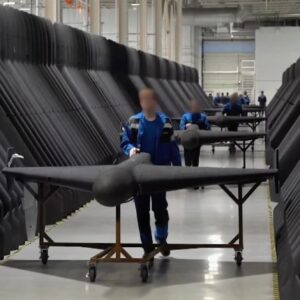 Rusko predviedlo mrazivú výrobu samovražedných dronov. Svoje miesto v nej má aj ...