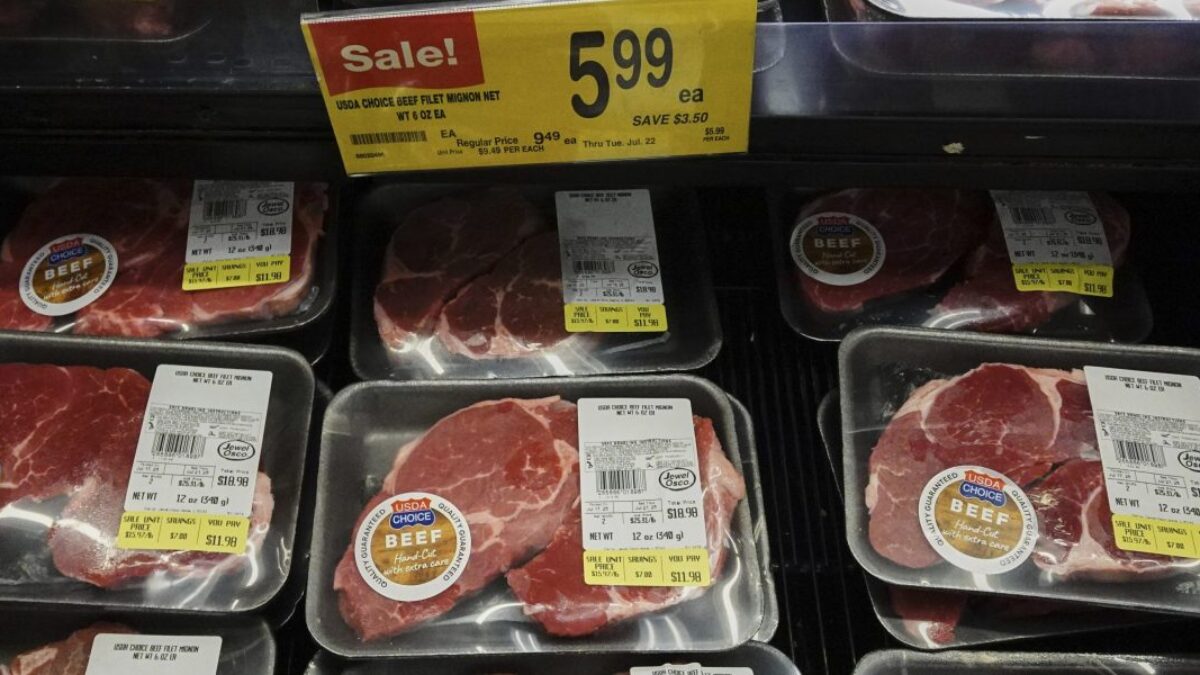 Austrália zmierni obmedzenia na dovoz amerického hovädzieho mäsa nakazeného „chorobou šialených kráv“, ktoré Trump nazval „zákazom“.