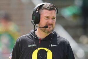 Univerzitný futbal: Prečo je pre Oregon a Dana Lanninga v poriadku byť outsidero...