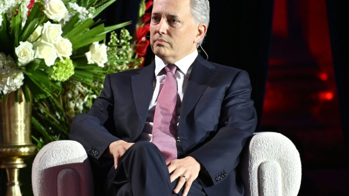 Elita Silicon Valley prichádza do D.C. oslavovať Trumpov akčný plán pre AI v surreálnom spojení podcastu a politiky.