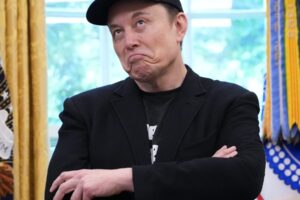 Elon Musk chce väčšiu kontrolu nad Teslou, aby ho aktivistickí investori nemohli...