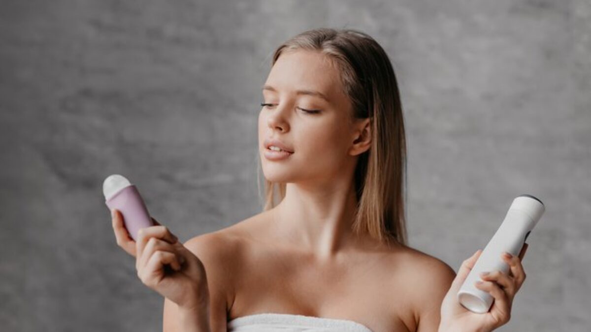 Ako zabrániť poteniu? Pomáhajú spreje, lieky, operácia aj botulotoxín