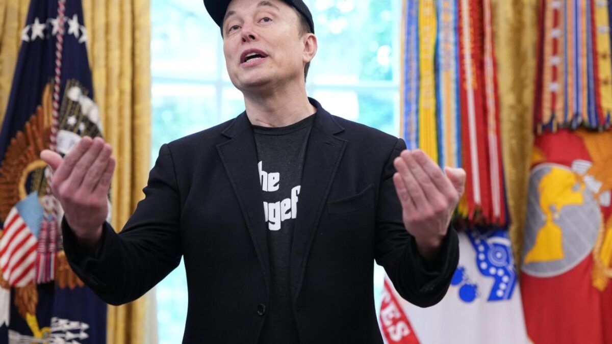 Elon Musk tvrdí, že Tesla začne budúci rok pridávať do svojej robotaxí siete vozidlá, ktoré nevlastní.