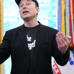 Elon Musk tvrdí, že Tesla začne budúci rok pridávať do svojej robotaxí siete voz...