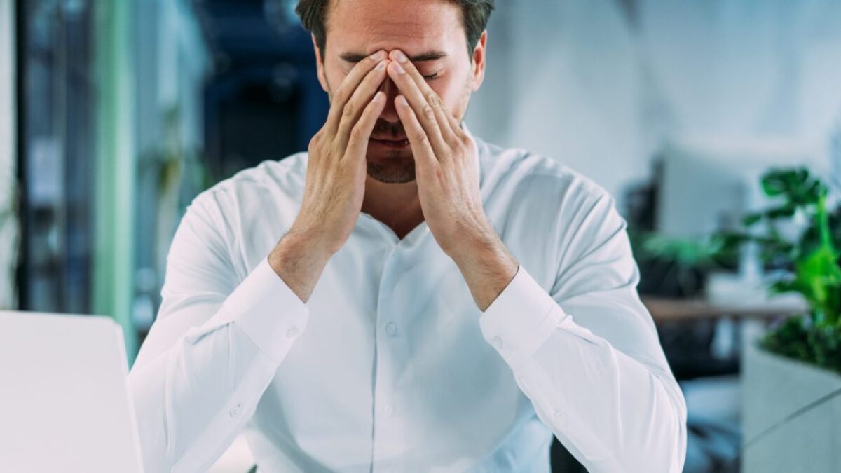 Mileniáli sú oficiálne väčšina manažérov – takže sa pripravte na kombináciu vyhorenia, kamarátskych nálad a problémov s hranicami.