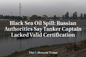 Únik ropy v Čiernom mori: Ruské úrady tvrdia, že kapitánovi tankera chýbala plat...