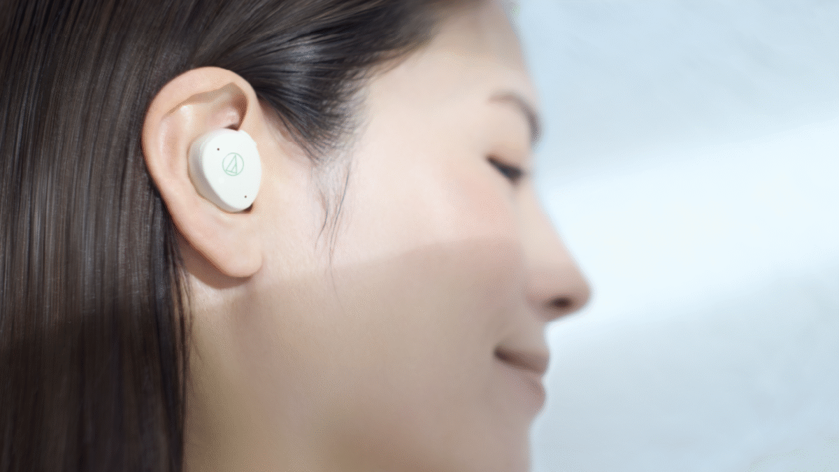 Audio-Technica útočí na AirPods Pro novými slúchadlami a reproduktormi pre zdravý sluch