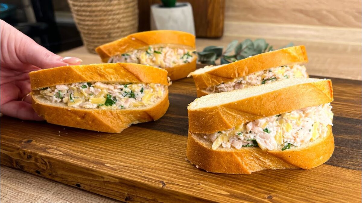 Raňajková klobásovo-syrová bomba.