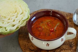 Používam túto kapustovú polievku ako prírodný liek na chudnutie! Rýchly a chutný...