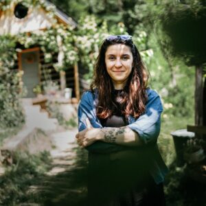 Raj na zemi. Opuštenú sušiareň byliniek premenila na nepoznanie, dnes sa nestačí...