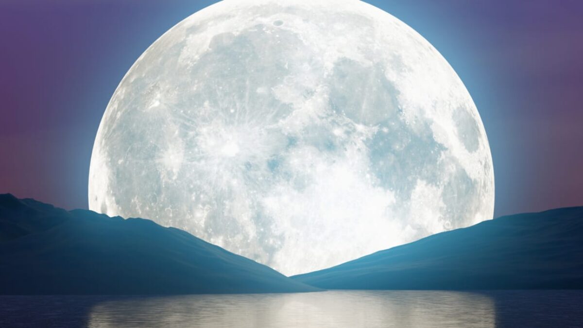 Akú farbu má mesačný svit? Zistite, prečo ho pokaždé vidíme inak