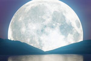 Akú farbu má mesačný svit? Zistite, prečo ho pokaždé vidíme Akú farbu má mesačný svit? Zistite, prečo ho pokaždé vidíme inak