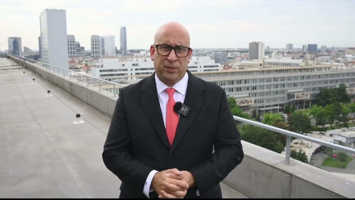 J. RÁŽ: OPRAVUJEME ŠALSKÝ ŽELEZNIČÁK J. RÁŽ: OPRAVUJEME ŠALSKÝ ŽELEZNIČÁK