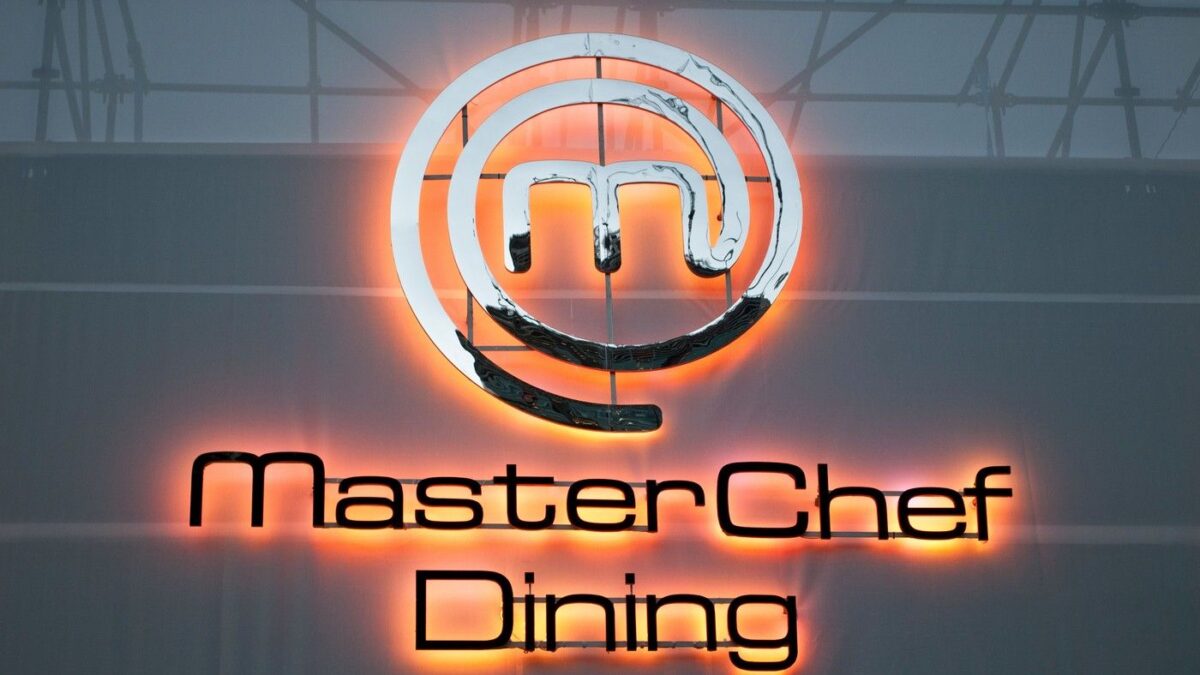 Koniec jednej éry. Hviezdu MasterChefa grilujú kvôli sexuálnemu obťažovaniu Koniec jednej éry. Hviezdu MasterChefa grilujú kvôli sexuálnemu obťažovaniu