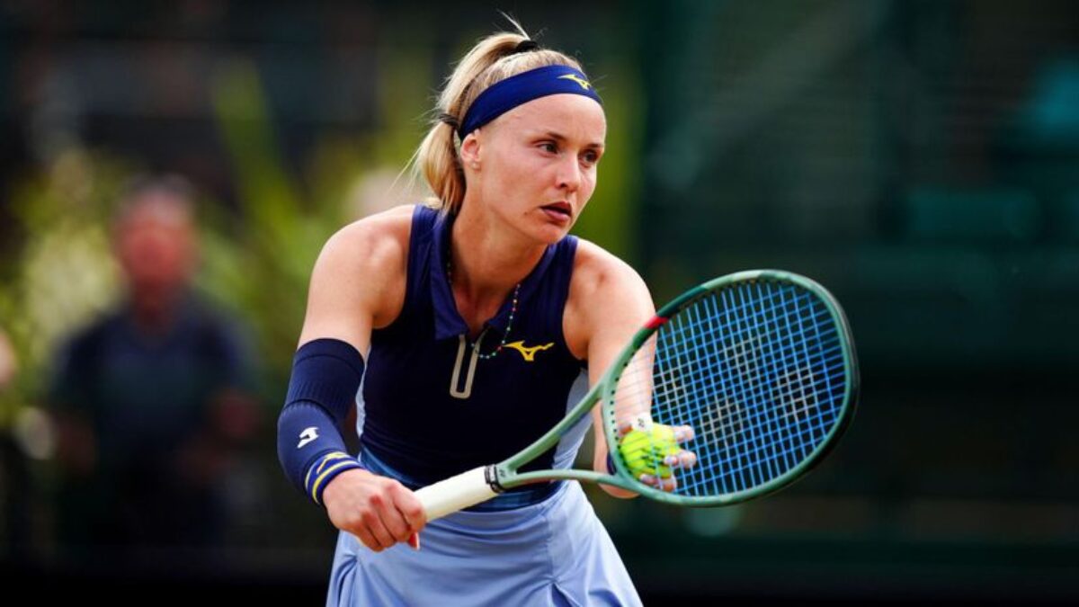 Šramková v Prahe postupuje do 2. kola, zdolala českú súperku aj dážď