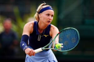 Šramková v Prahe postupuje do 2. kola, zdolala českú súperku aj dážď