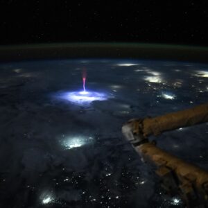 Astronautka zachytila vzácneho červeného škriatka