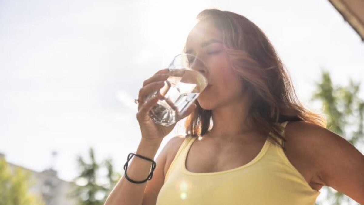 Pijete dosť? Možno nie. Skrytá dehydratácia narušuje sústredenie, náladu i spánok