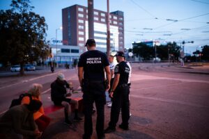 Mesto Košice: MESTSKÁ POLÍCIA POČAS NOČNEJ AKCIE "STOP ALKOHOLU" ODHALILA Mesto Košice: MESTSKÁ POLÍCIA POČAS NOČNEJ AKCIE „STOP ALKOHOLU“ ODH...