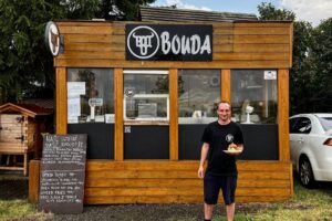 Pankáč z križovatky. V BBQ Búde vás odzbrojí vymazleným mäsom za skvelú cenu.