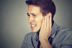 Trápi vás šum alebo pískanie v ušiach? Na vine môže byť aj blok krčnej chrbtice ...