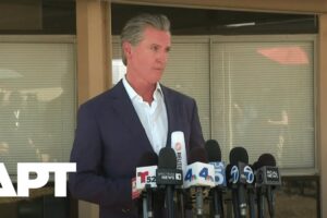 Newsom obviňuje Trumpa z rasového profilovania a federálneho prekročenia právomo...