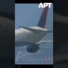 Delta 767 núdzovo pristála v Los Angeles po poruche motora počas letu.