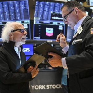 Akciový trh dnes: Futures na Dow rastú pred významným týždňom.