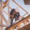 Trh s nehnuteľnosťami: Popredný ekonóm stupňuje varovanie, pretože developeri &#...