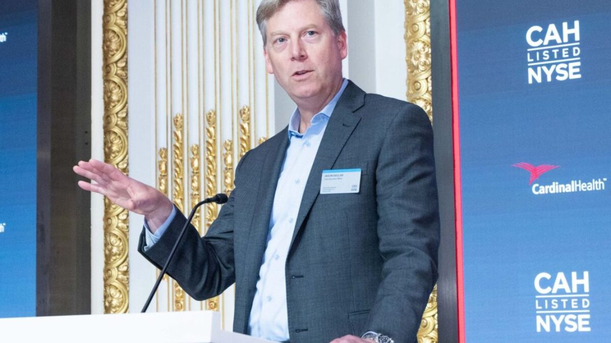 JH-on-stage-ID66-e1752858519346.jpg Po poklese zisku o 300 miliónov dolárov sa riaditeľ Cardinal Health uchýlil k ‚neľútostnosti‘, aby situáciu zvrátil – a tvrdí, že ho zamestnanci podporili, pretože ‚ľudia chcú vyhrávať‘.